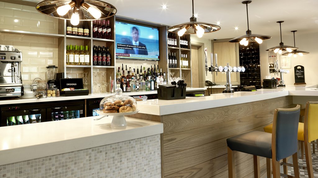 Enjoy a glass of fizz or cocktail in Drakes Lounge & Bar