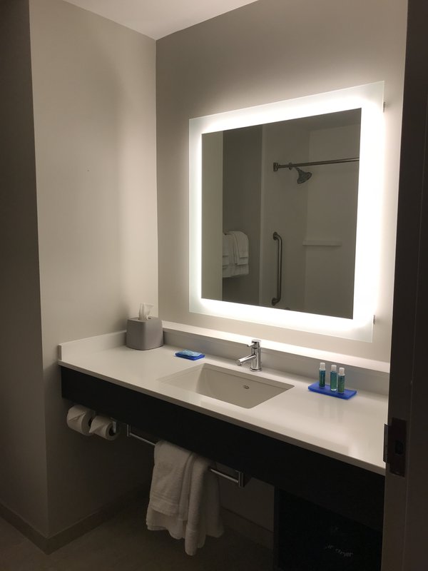 HOLIDAY INN EXP STES CANTON