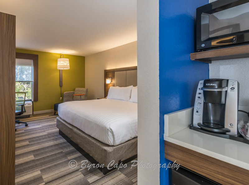 HOLIDAY INN EXPRESS STES SOUTH