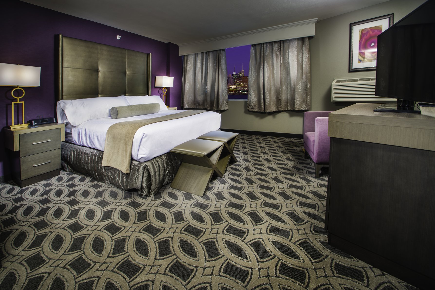 Crowne Plaza SADDLE BROOK Room Type - 1 Double Junior Suite Comm Access Tub
