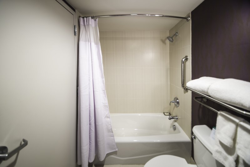 Crowne Plaza Saddle Brook by IHG