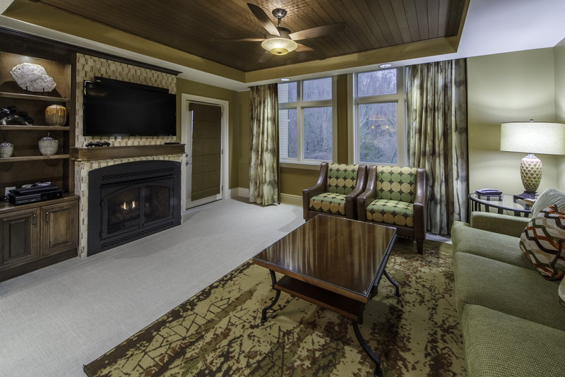 2BDRM SIGNATURE 1 KING 2 DBLS NS