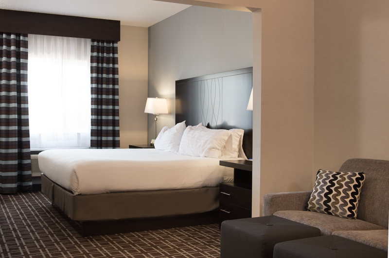 HOLIDAY INN EXPRESS LE CLAIRE