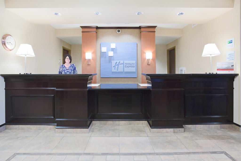 Holiday inn Express Minot ND front desk is staffed 24 hours 