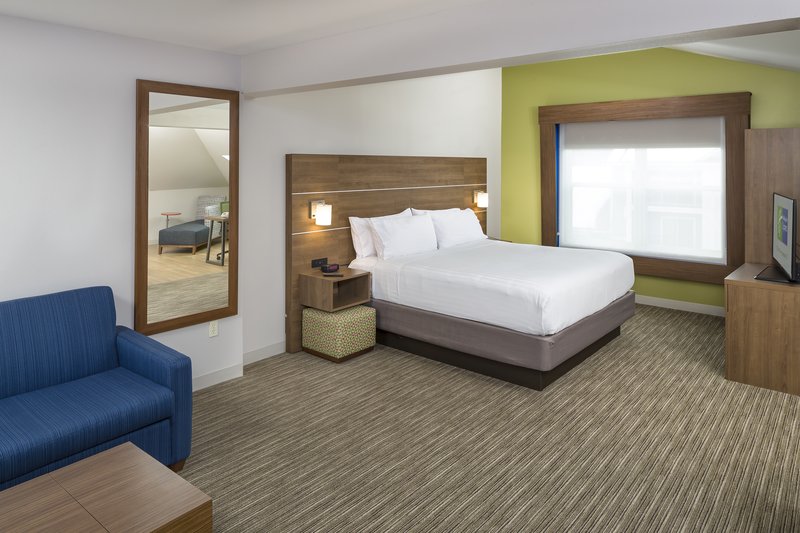 HOLIDAY INN EXP STES WHITE RIV