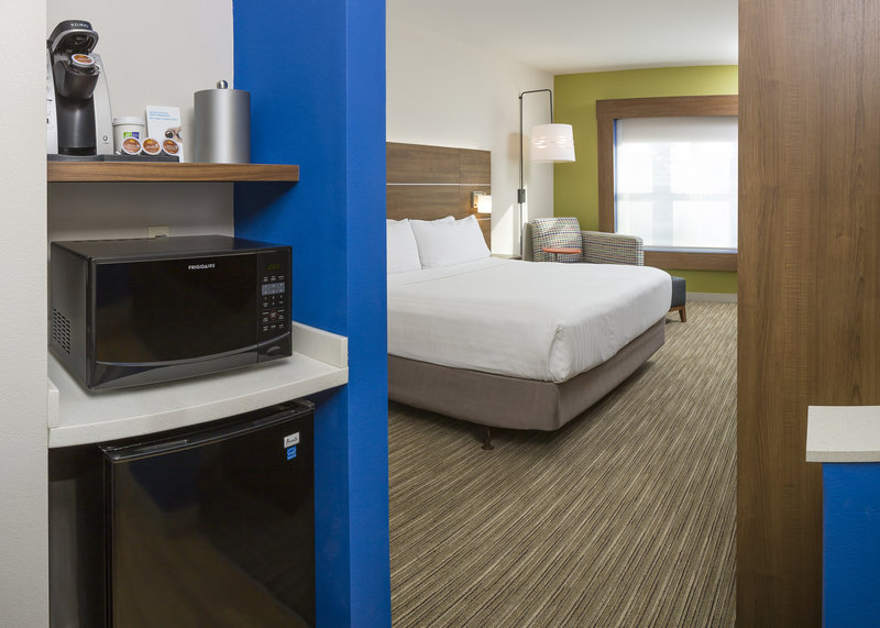HOLIDAY INN EXP STES WHITE RIV