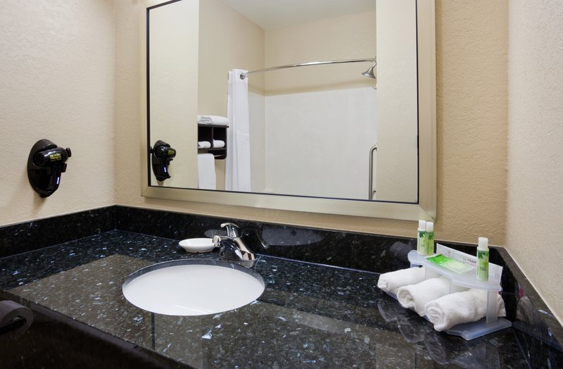 HOLIDAY INN EXP STES ABERDEEN