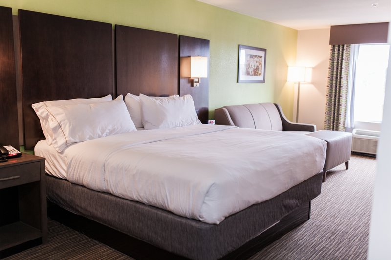 Holiday Inn Express and Suites Sweetwater