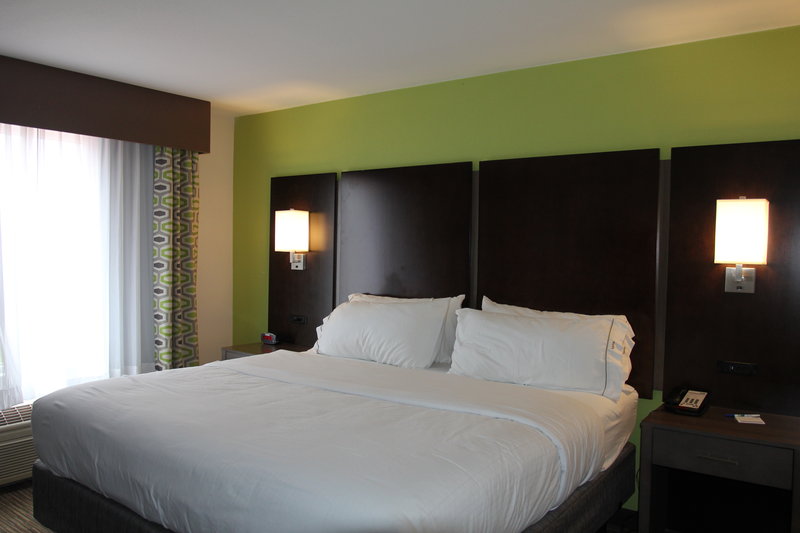 Holiday Inn Express and Suites Sweetwater