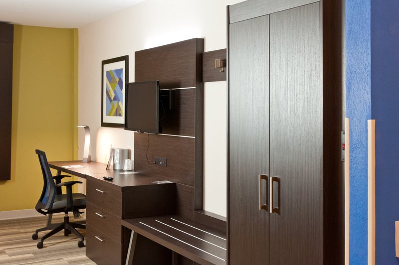 HOLIDAY INN EXP STES SCOTT