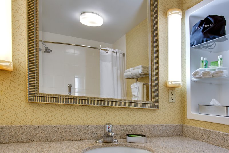 HOLIDAY INN EXP STES TOWN CEN