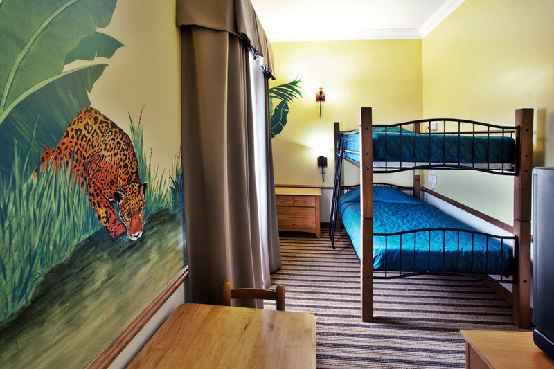 HOLIDAY INN EXP AND STES BYRON