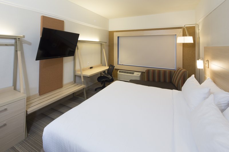Holiday Inn Express & Suites MONROE EAST