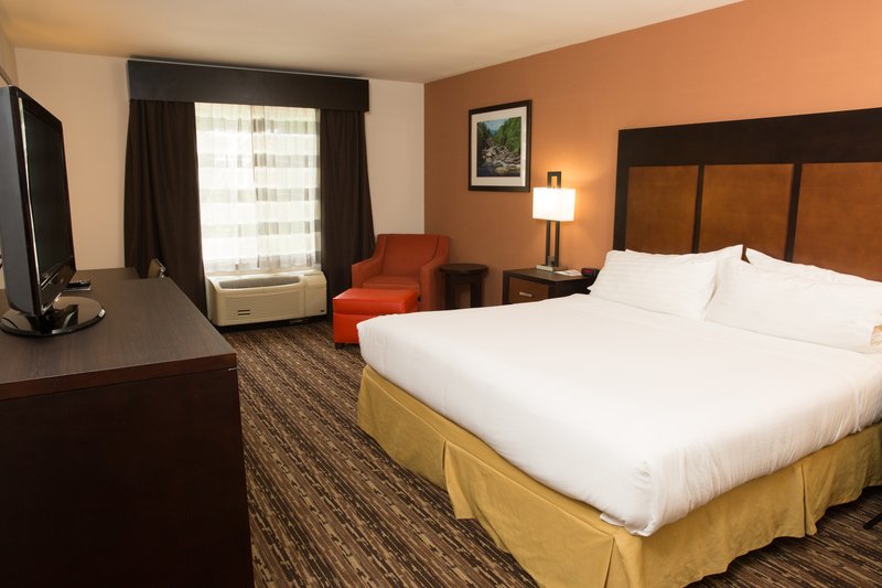 Holiday Inn Express and Suites Cherokee/Casino