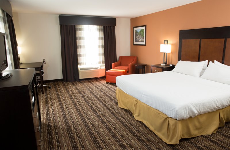 Holiday Inn Express and Suites Cherokee/Casino