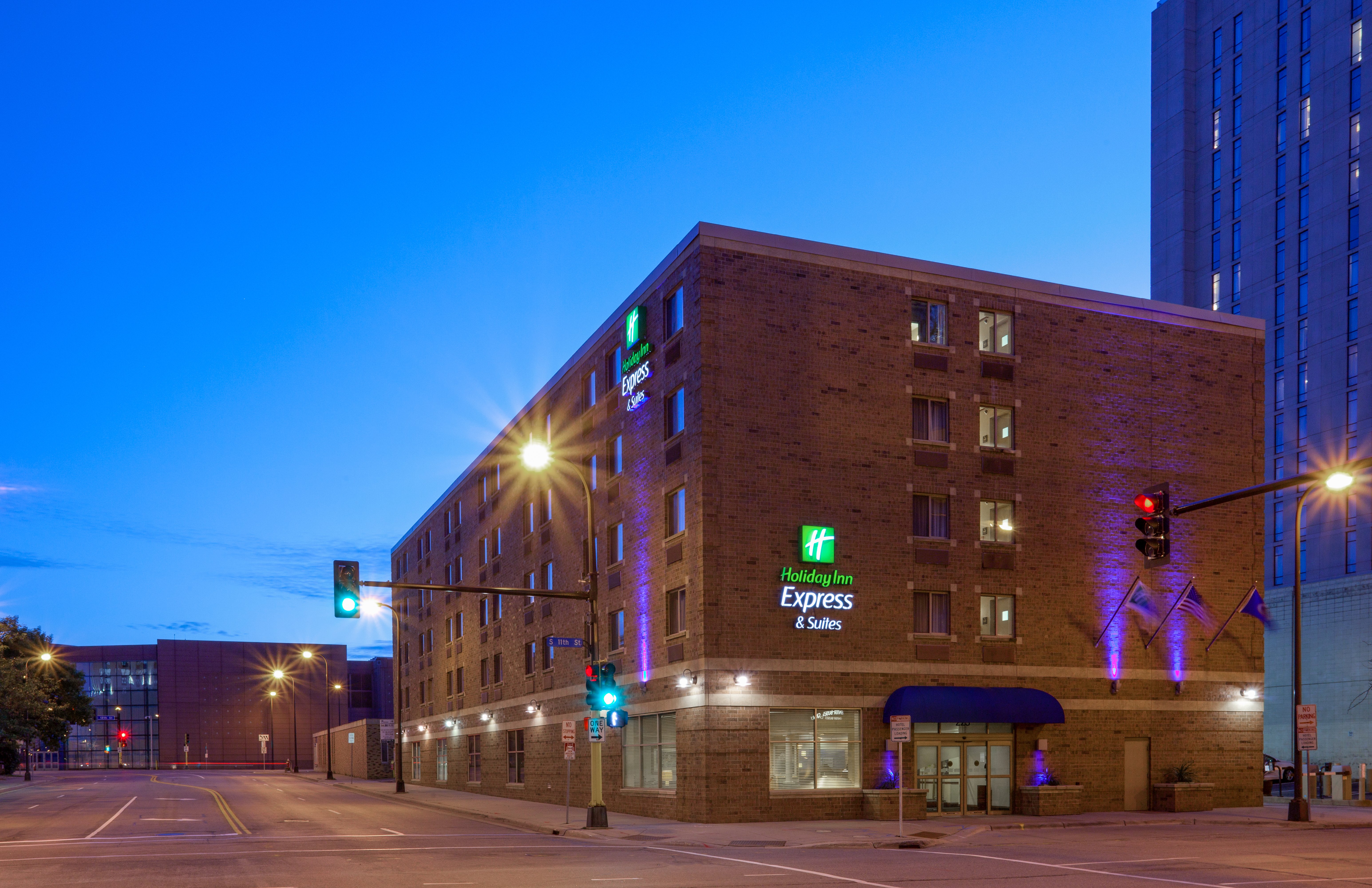 Holiday Inn Express & Suites Downtown
