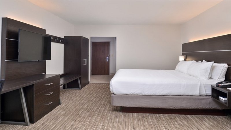 Holiday Inn Express and Suites Parkersburg East