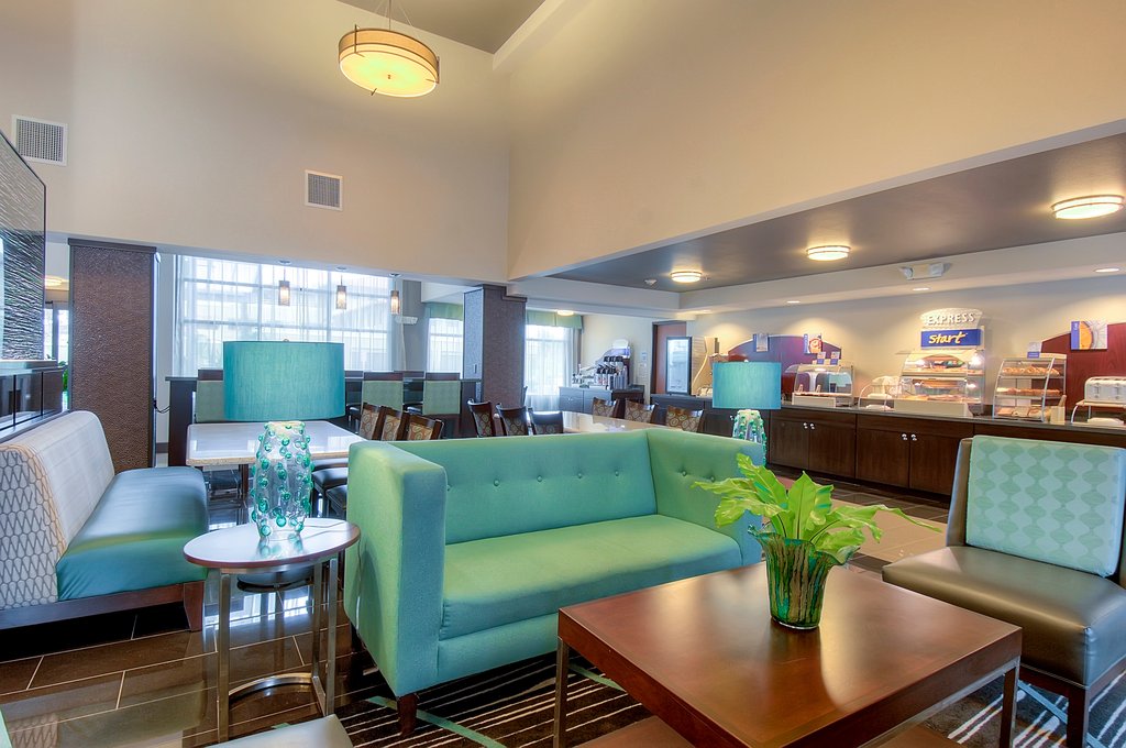 Atrium-style lobby for Medtronic guests to enjoy