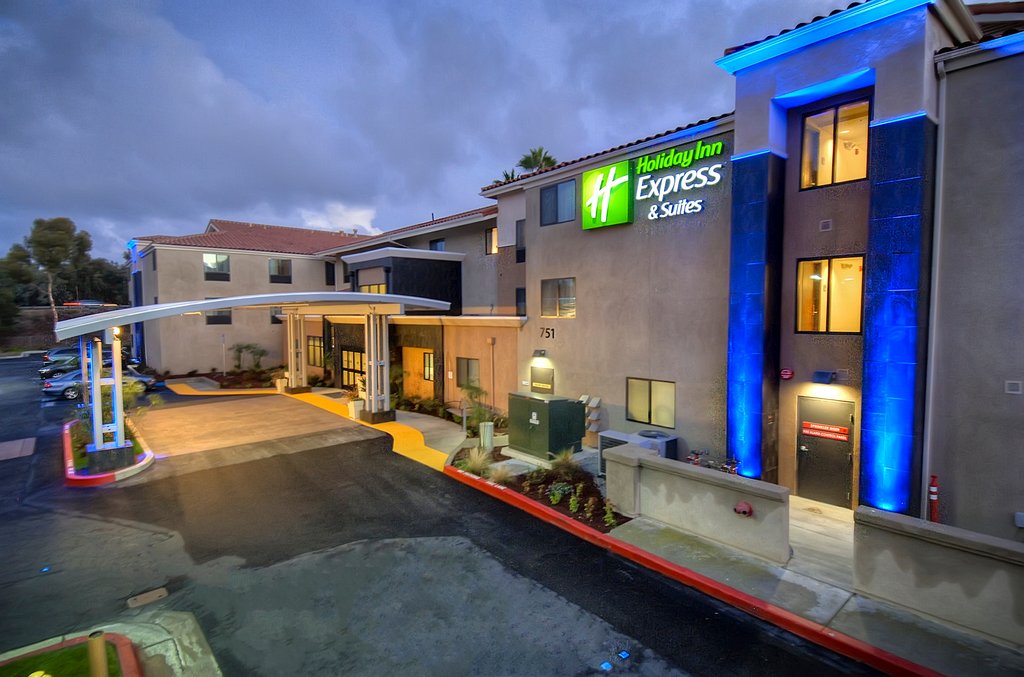 Best hotel to stay few minutes away from the beach.