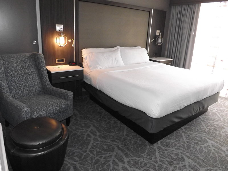 1 KING BED CITY VIEW NONSMOKING