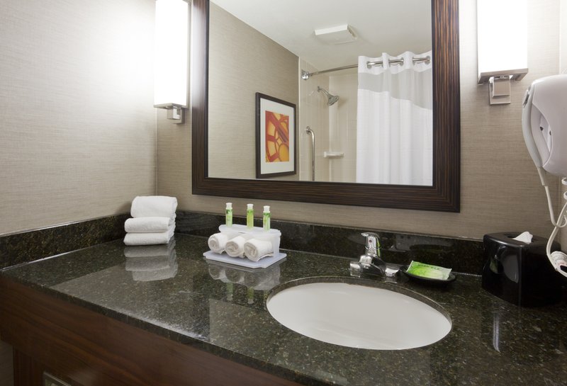Holiday Inn Express & Suites BLOOMINGTON – MPLS ARPT AREA W
