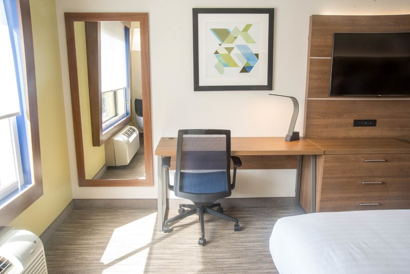 HOLIDAY INN EXPRESS EASTON