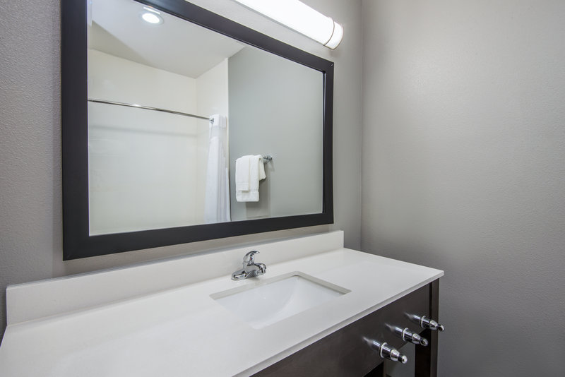 Holiday Inn Express and Suites Stillwater – University Area