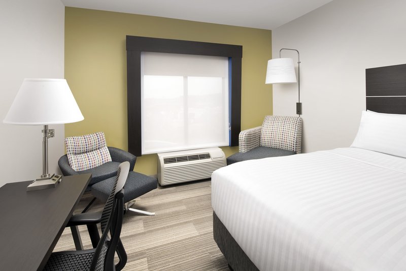 HOLIDAY INN EXPRESS EAST I-40