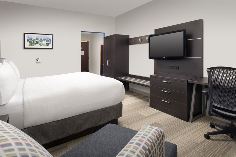 HOLIDAY INN EXPRESS EAST I-40