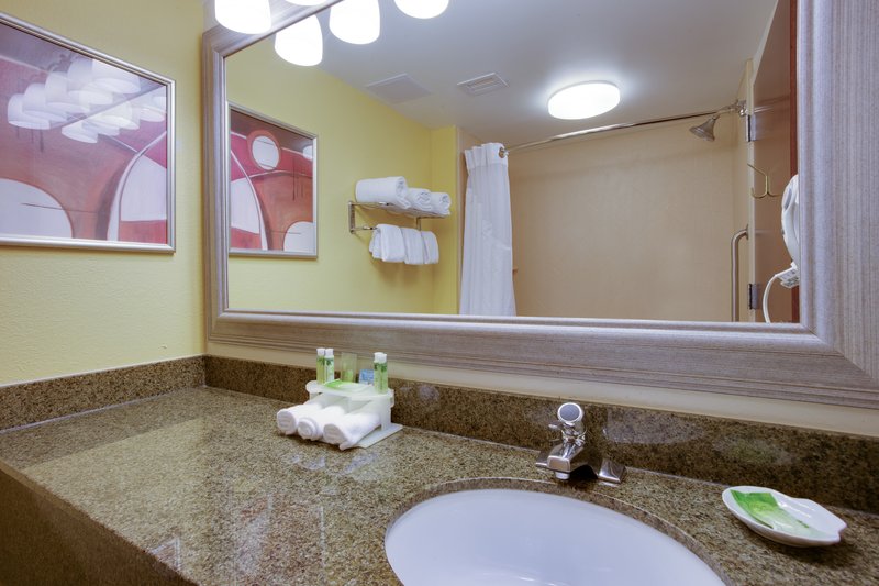 HOLIDAY INN EXP STE N CHARLSTN