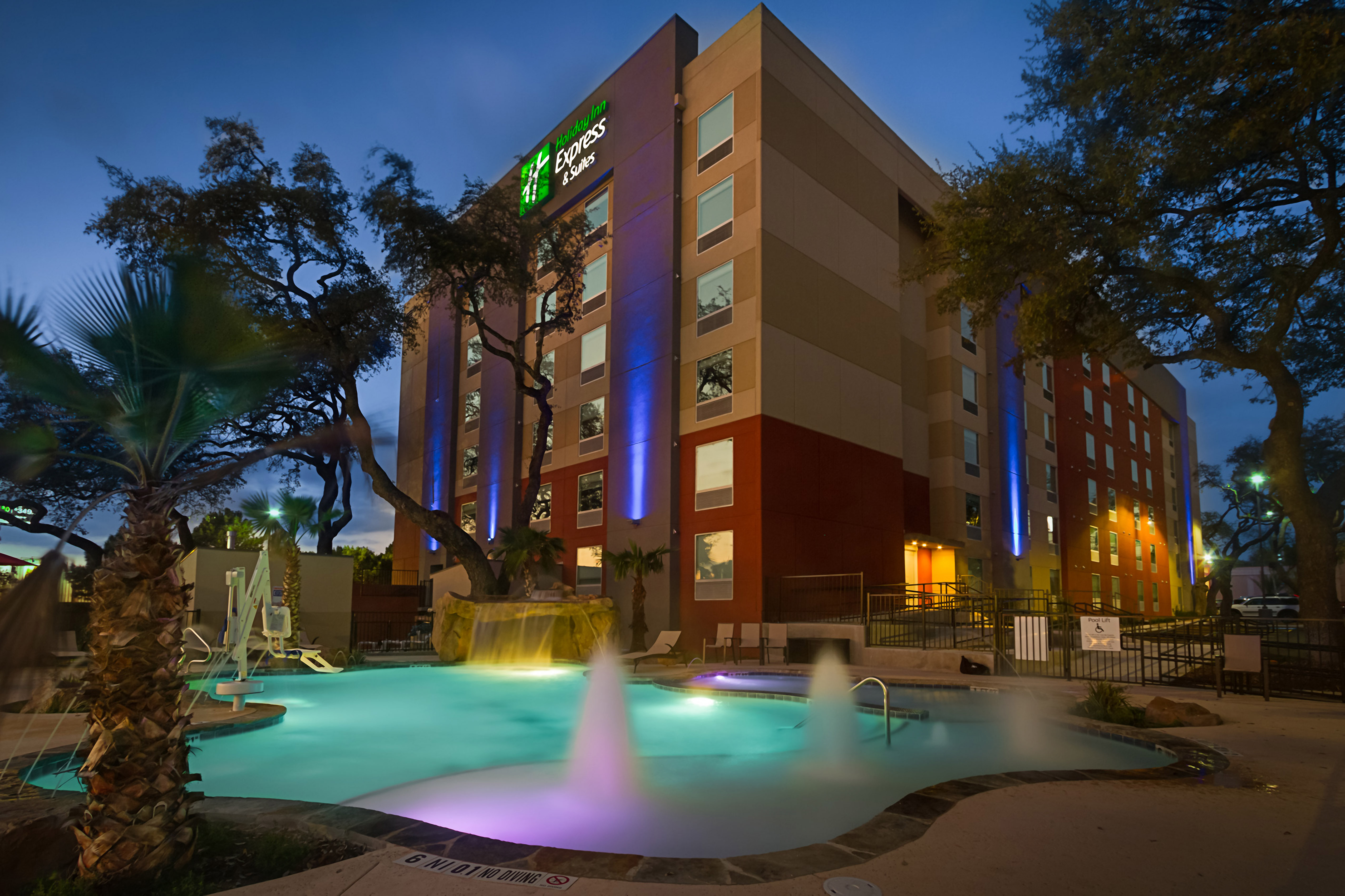 Holiday Inn Express & Suites Medical