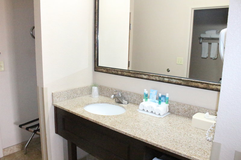 HOLIDAY INN EXP STES LIBERTY