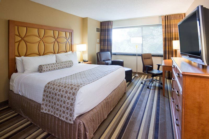 Crowne Plaza Hotel Minneapolis West