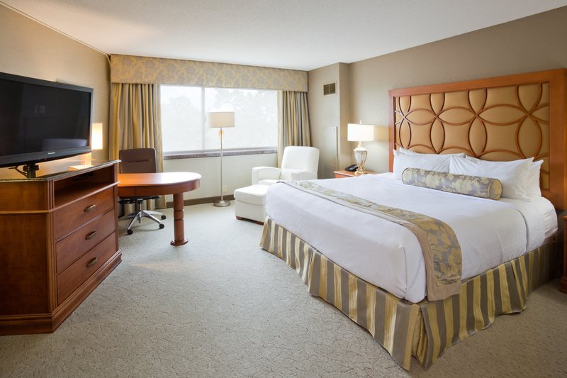 Crowne Plaza Hotel Minneapolis West