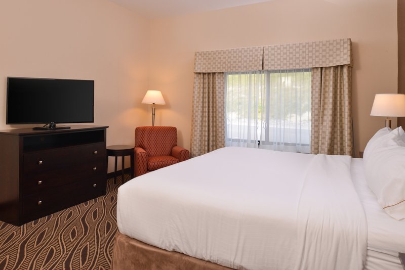 Holiday Inn Express and Suites Washington – Meadow Lands