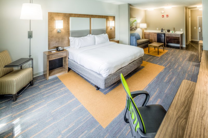 Holiday Inn Express and Suites Cleveland West – Westlake