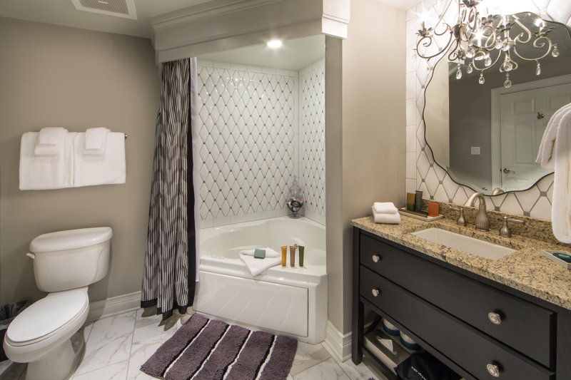 1 Bedroom Suite 1 King