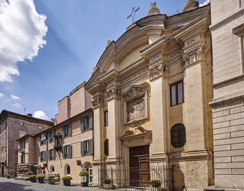 El hotel está situado junto a San Biagio degli Armeni.