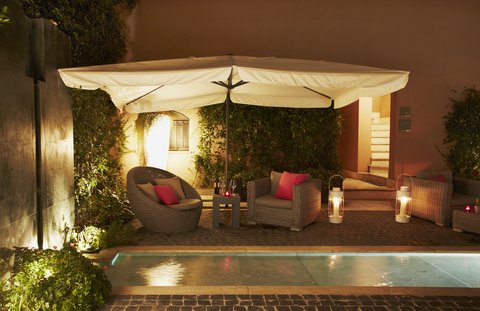 Patio interior de noche
