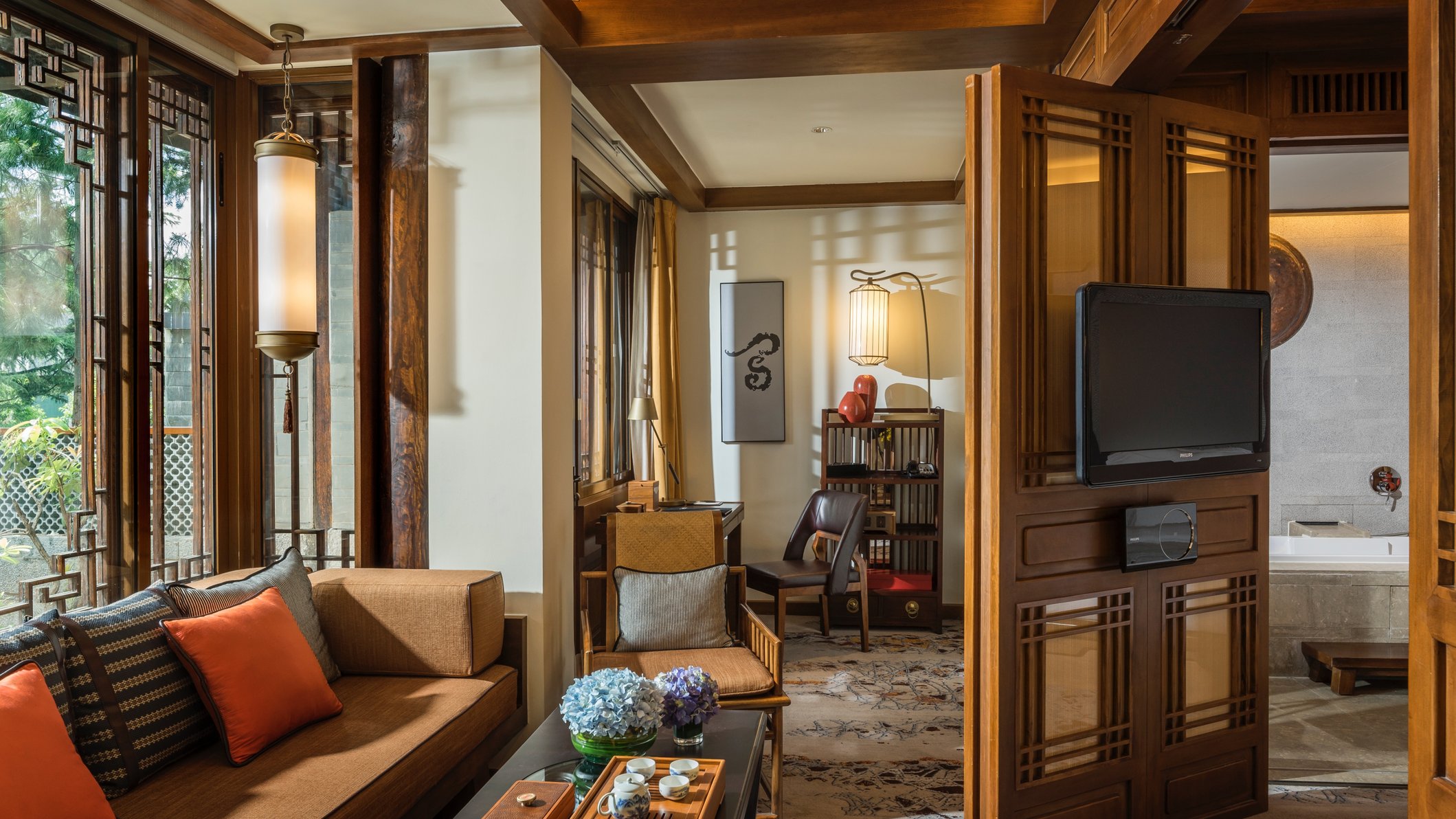 InterContinental Hotels LIJIANG ANCIENT TOWN RESORT Room Type - 1 King Junior Suite Club Lounge Access InterContinental Hotels LIJIANG ANCIENT TOWN RESORT Room Type - 1 King Junior Suite Club Lounge Access