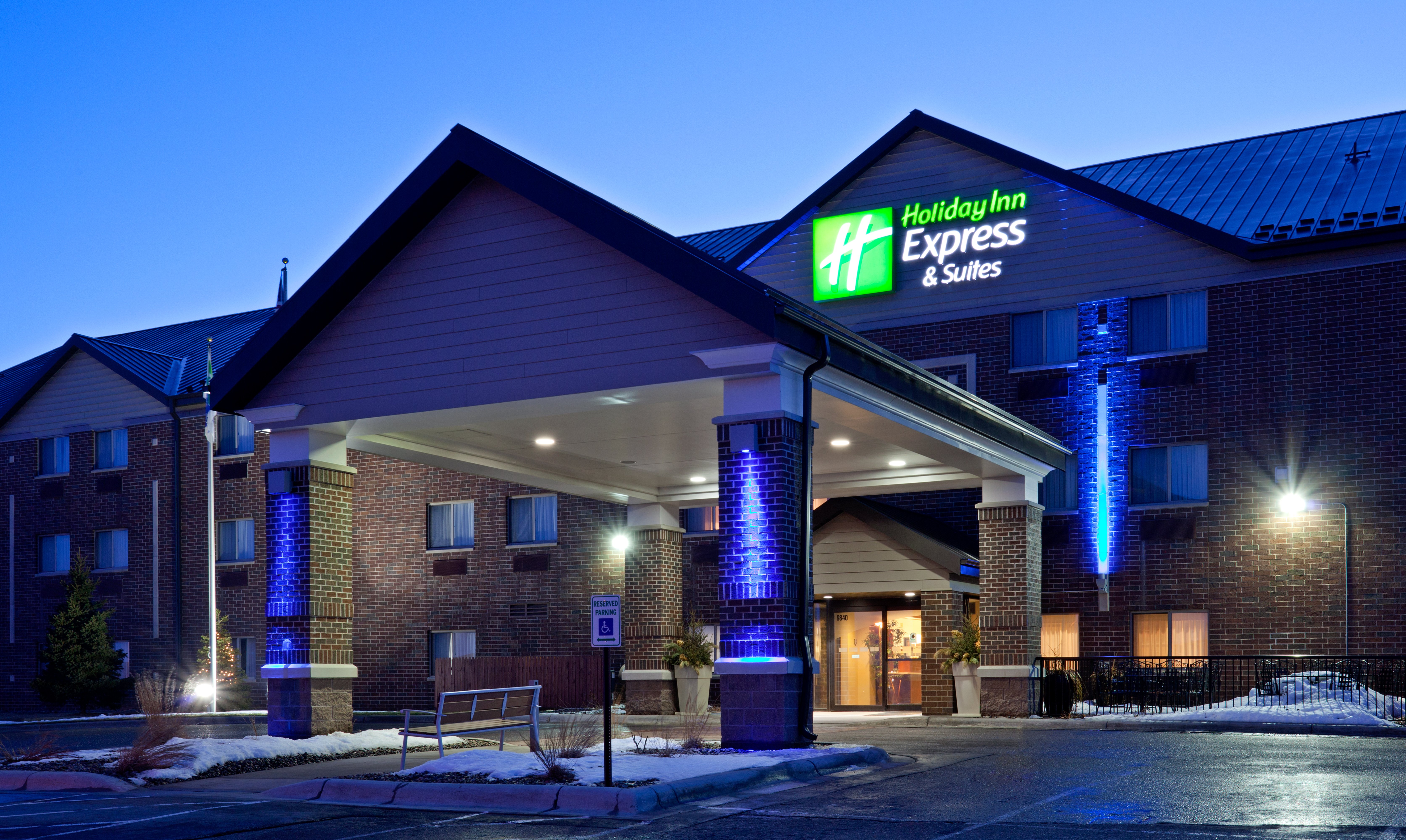 Holiday Inn Express & Suites St. Paul