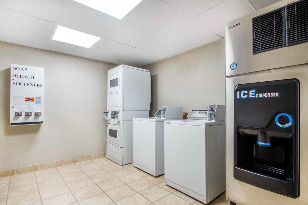 Holiday Inn Express & Suites ALBANY AIRPORT - WOLF ROAD, Dutchess