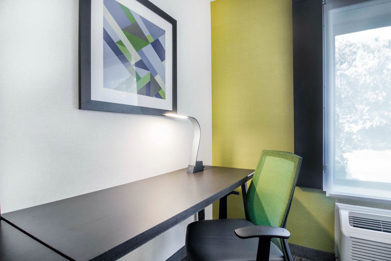 Holiday Inn Express and Suites Albany Airport – Wolf Road