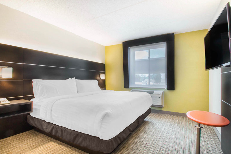1 BED HEAR ACCESSIBLE ROLL IN SHWR NOSMK