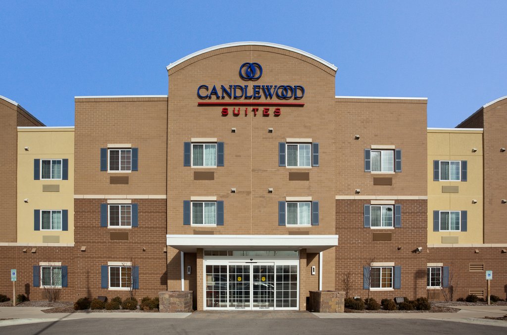 Milwaukee Airport hotel located near Hwy 94.