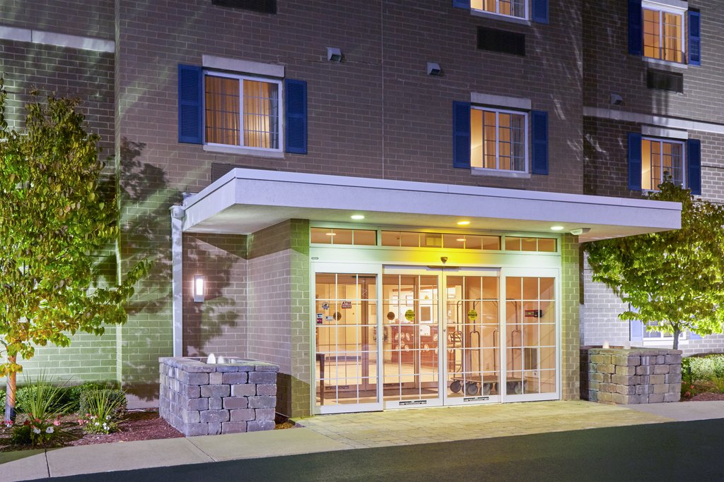 Milwaukee airport hotel nearby Hwy 94.