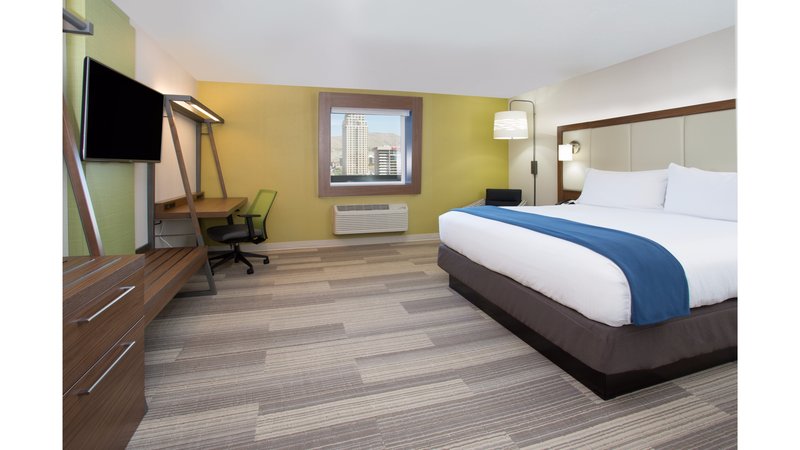 Holiday Inn Express and Suites Olathe South
