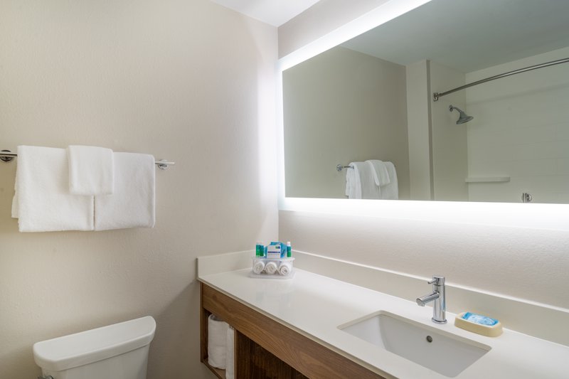 HOLIDAY INN EXPRESS HOWE