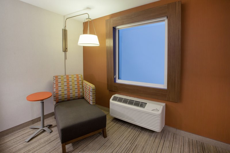 HOLIDAY INN EXP STES MURRAY
