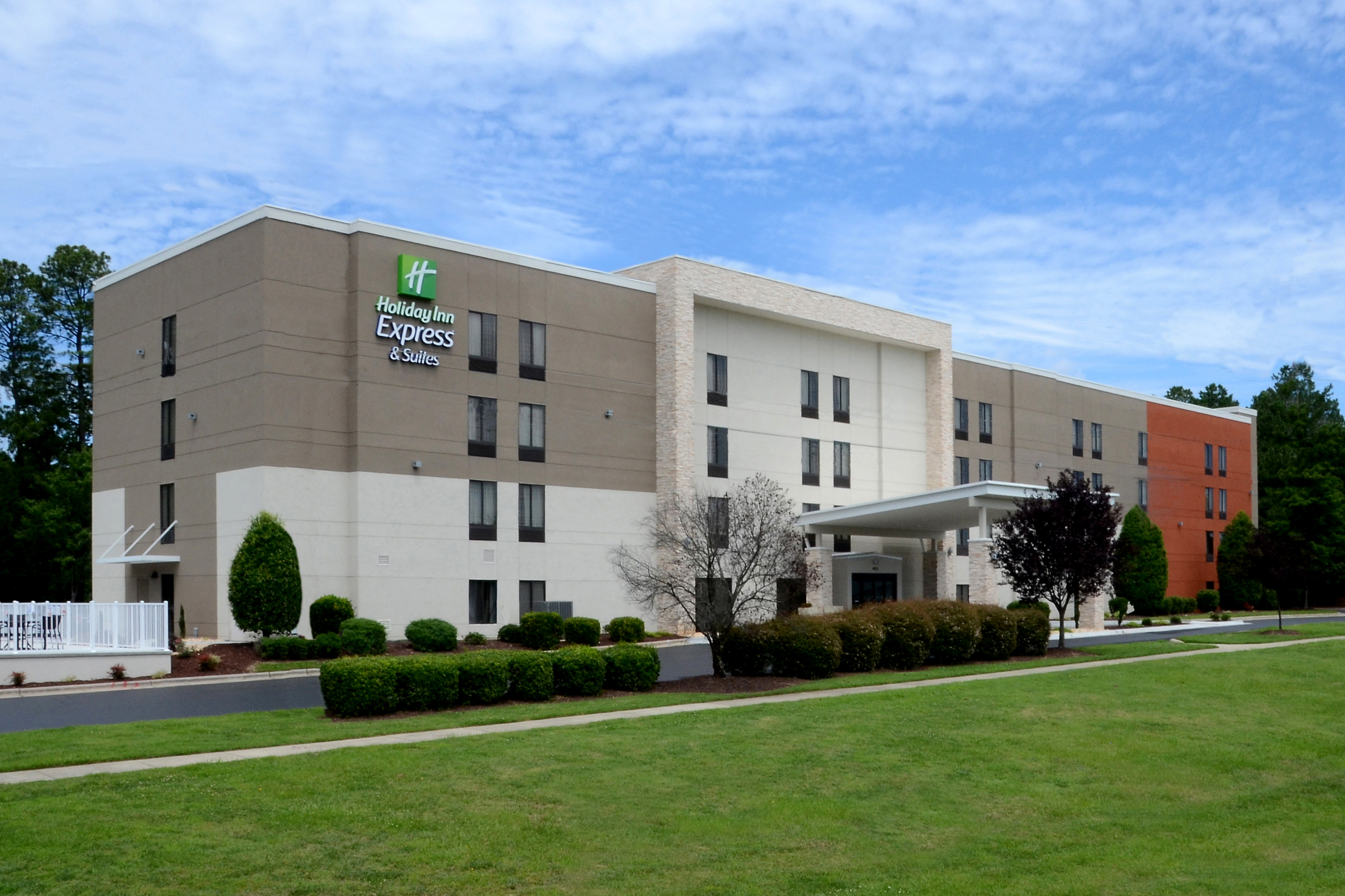 Holiday Inn Express & Suites RDU RTP